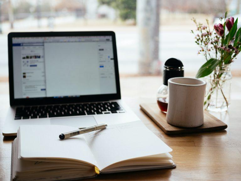Konumuz blog yazarlığı. Bir blog açtıktan sonra kaliteli ve okumaya değer bir blog yazarı olmak için 5 adımı listeledim.